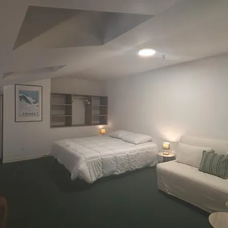 Duplex Moderne Au Centre De Station Avec Box Et Wifi - Fr-1-814-130